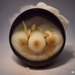编辑林默，三十岁左右的男性，戴眼镜，在书架前认真翻阅一本厚小说，神情专注，背景是整洁的工作室